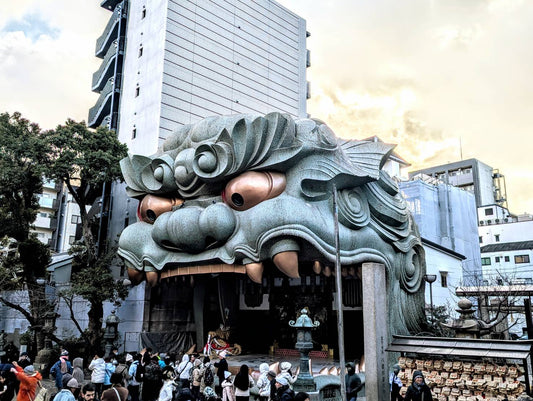 Discover Namba Yasaka Shrine!